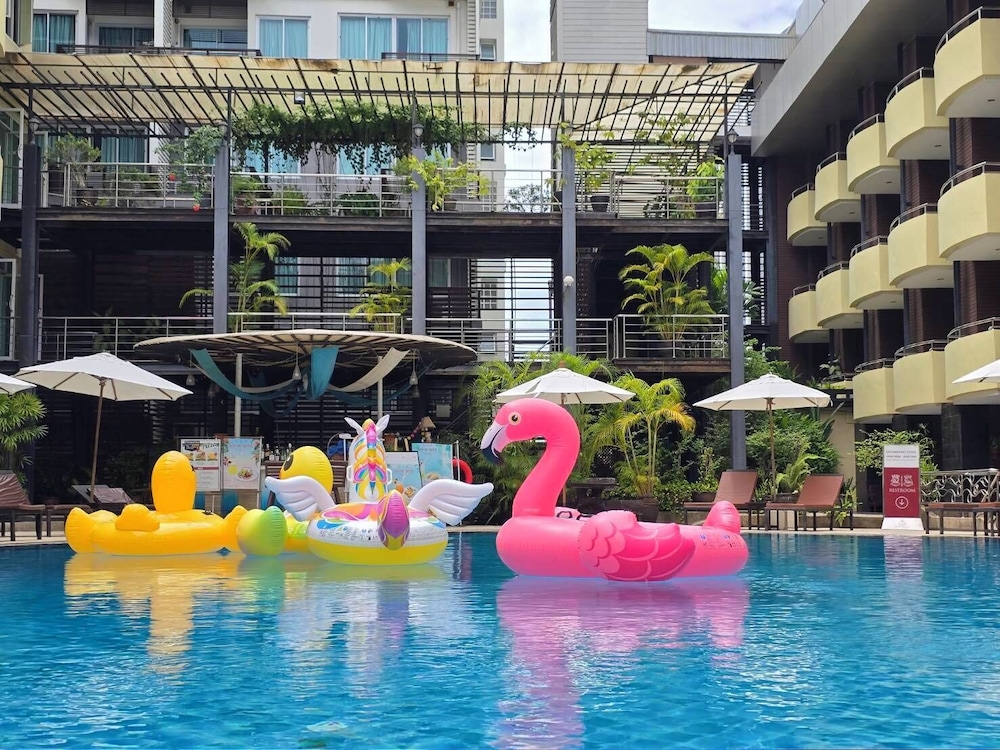 Baron Beach Hotel 66/73