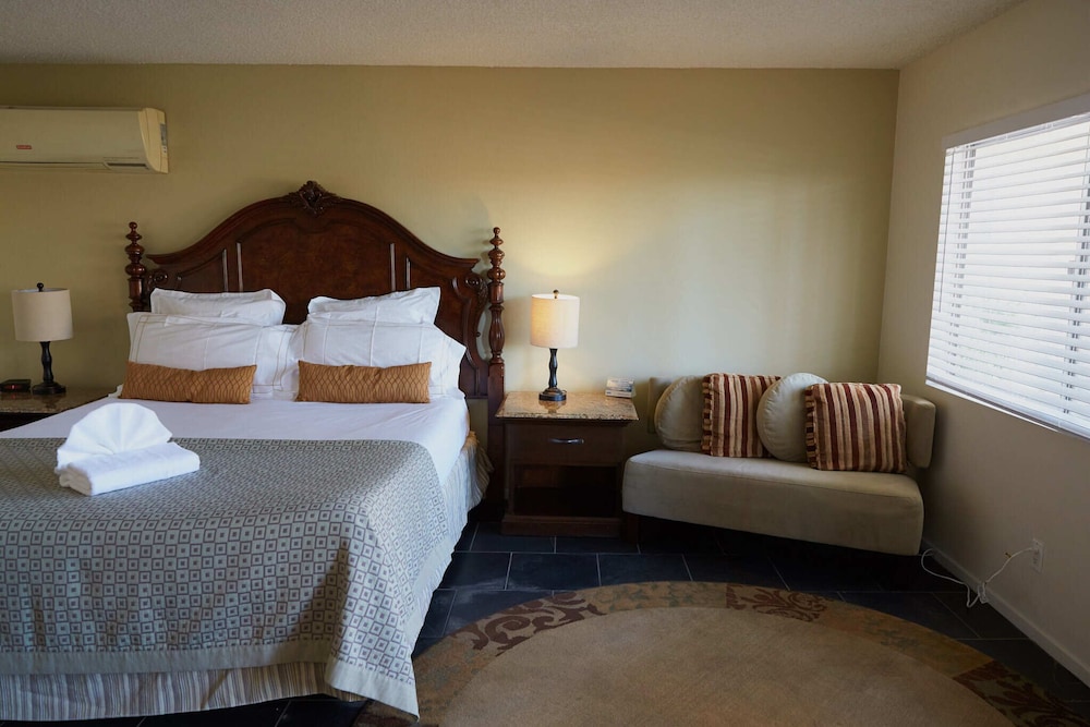 Lido Palms Resort & Spa 14/16