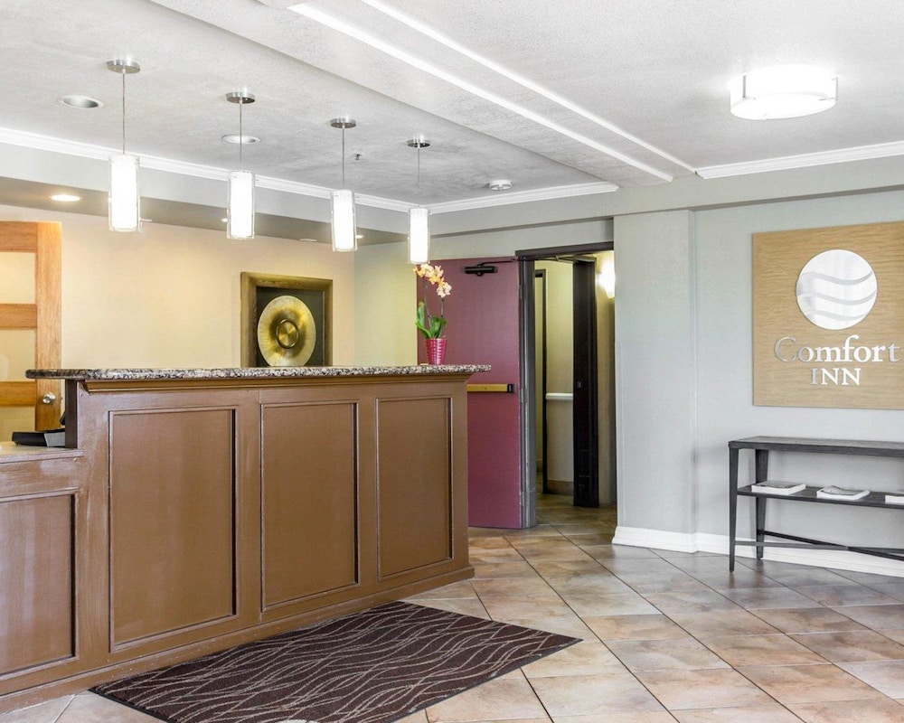 Comfort Inn & Suites Ventura Beach 1/17