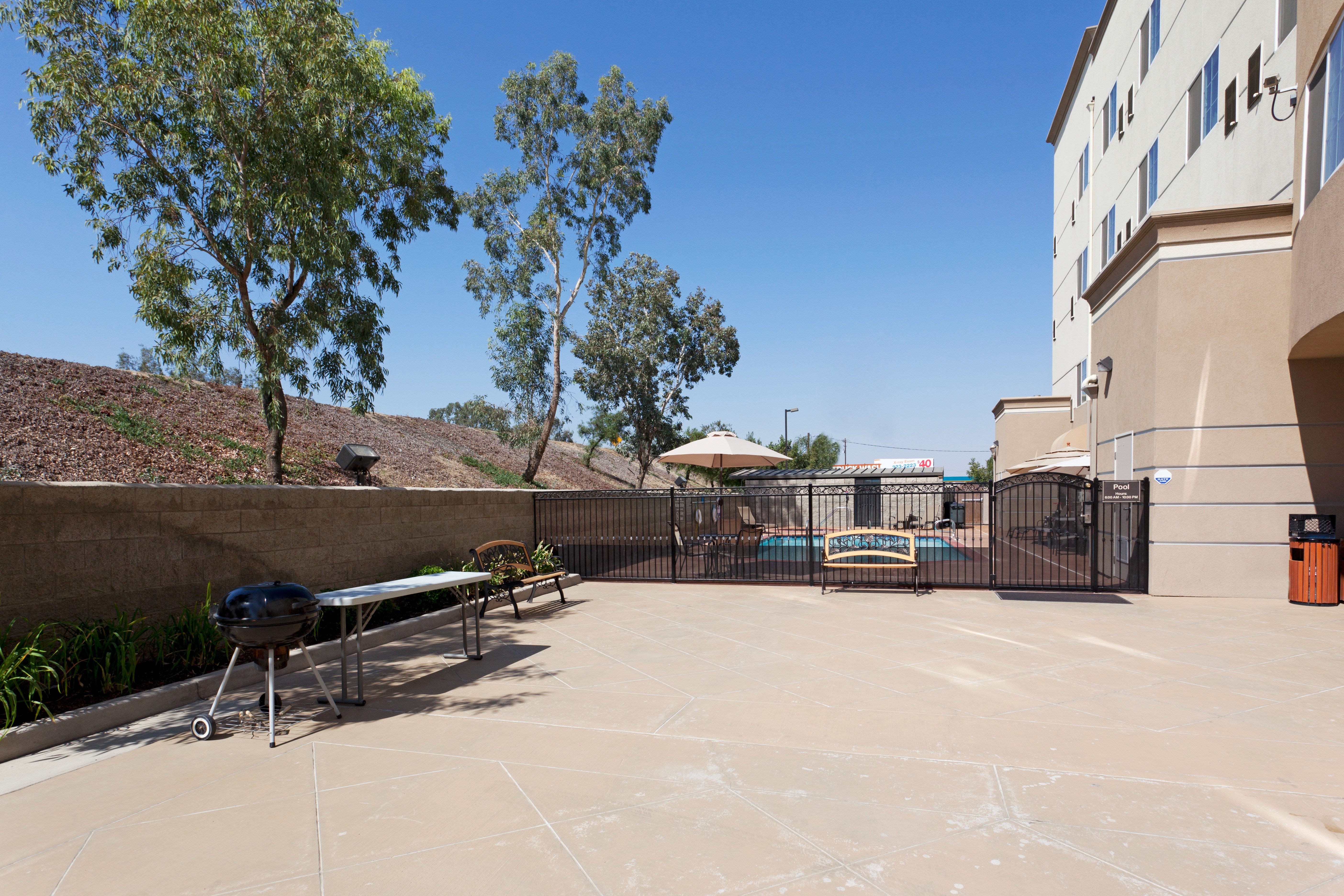 Holiday Inn Express Hotel Suites Bakersfield Central 67/71