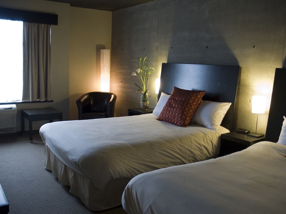 COMFORT, 2 QUEEN BEDS