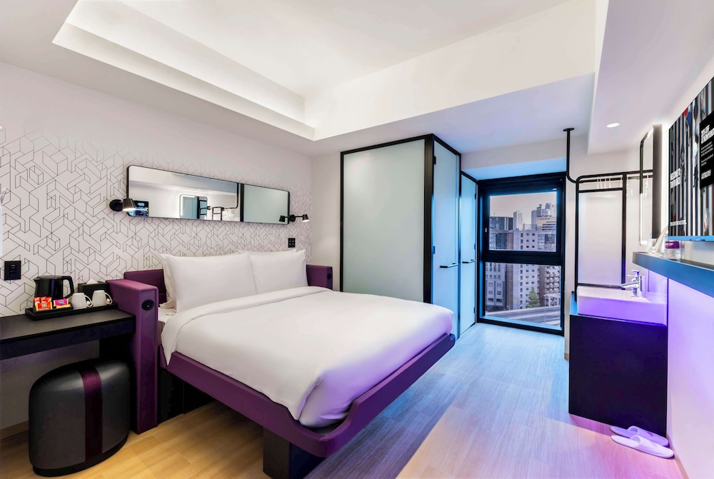 PREMIUM, QUEEN BED