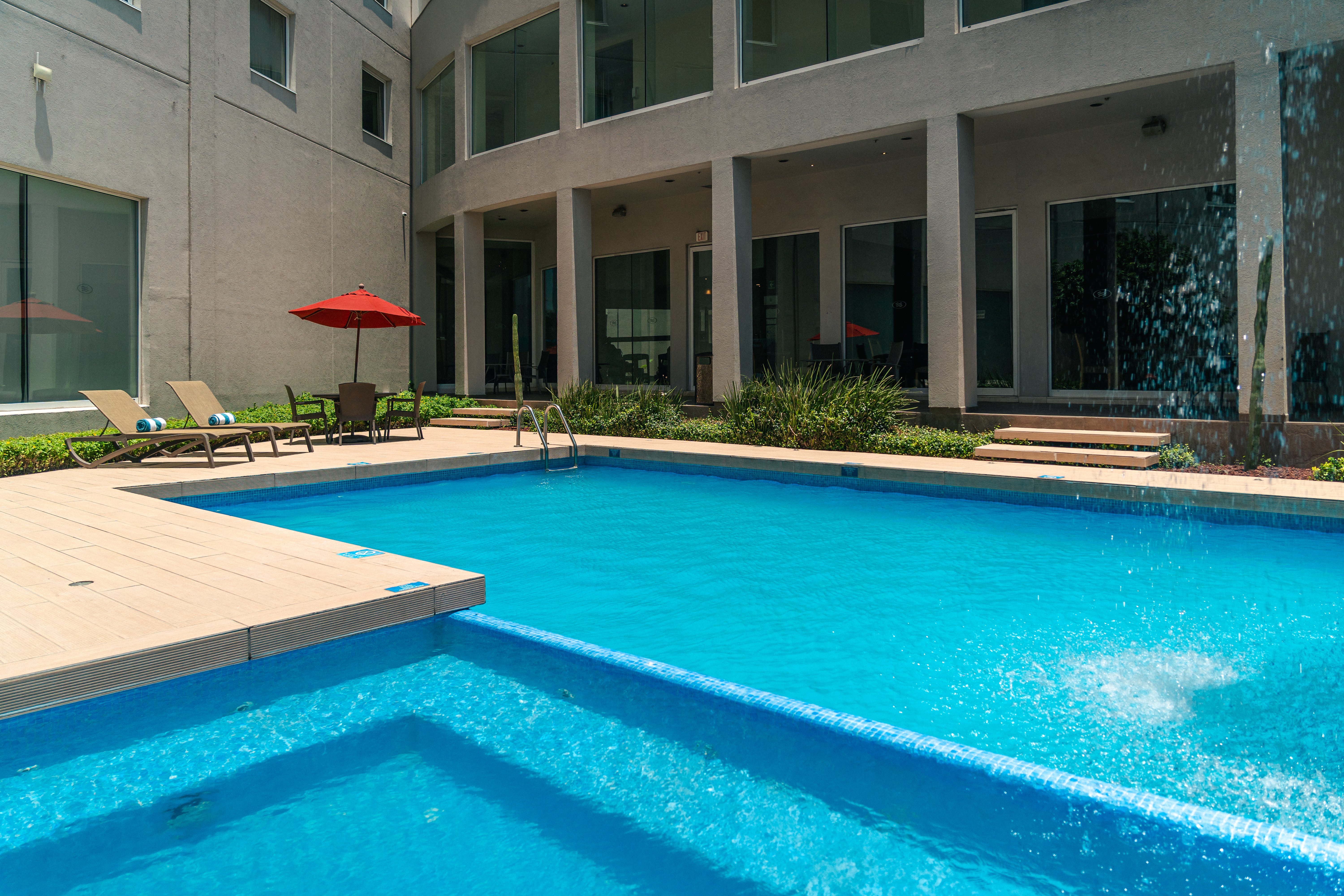 CROWNE PLAZA MONTERREY AEROPUERTO 72/75