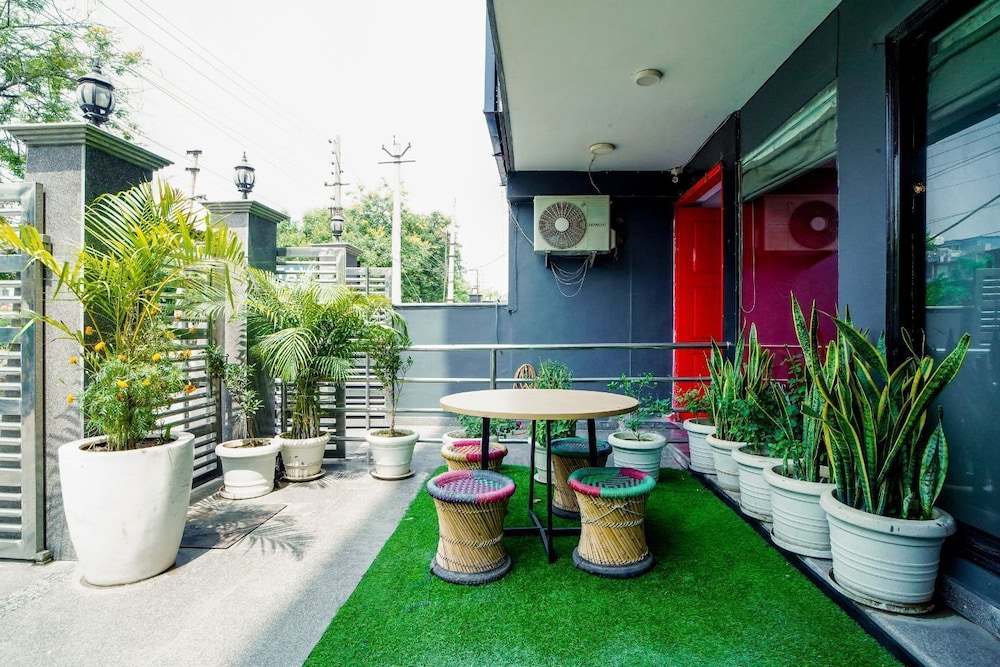 SaltStayz Sector 39 - Subhash Chowk 44/50