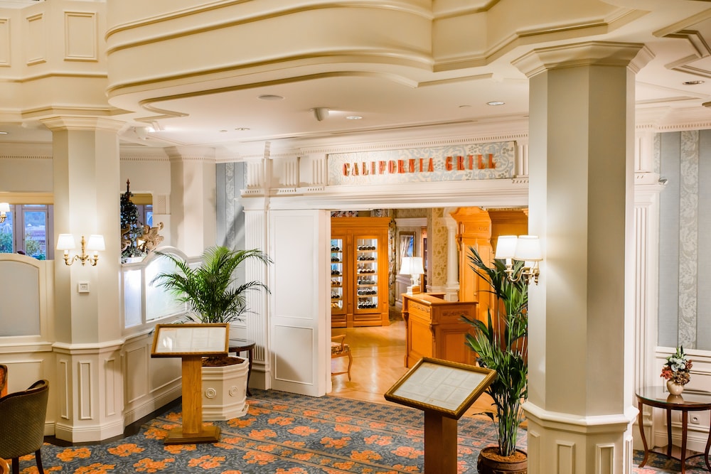 DISNEYLAND HOTEL 38/62