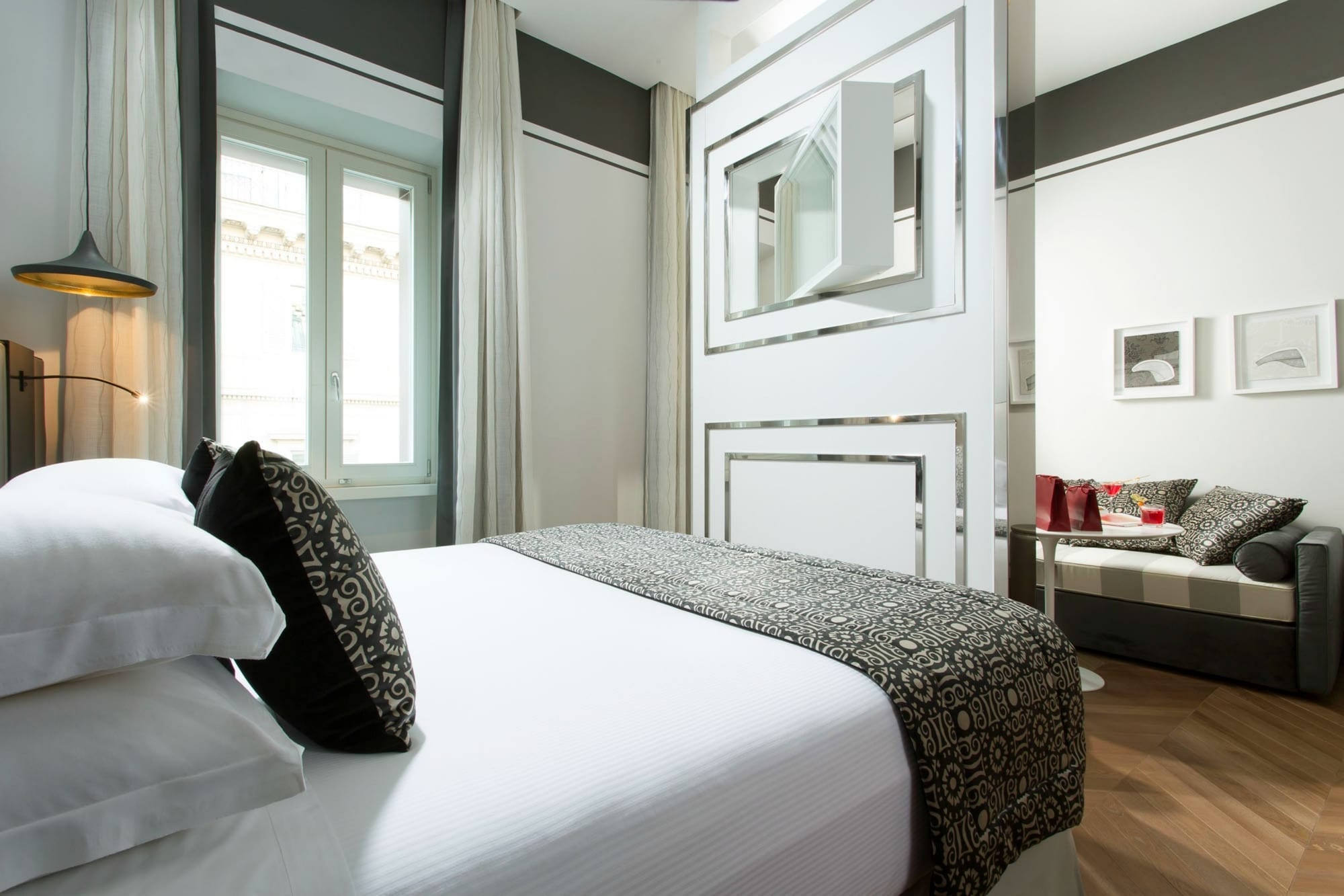 EXECUTIVE, SUITE