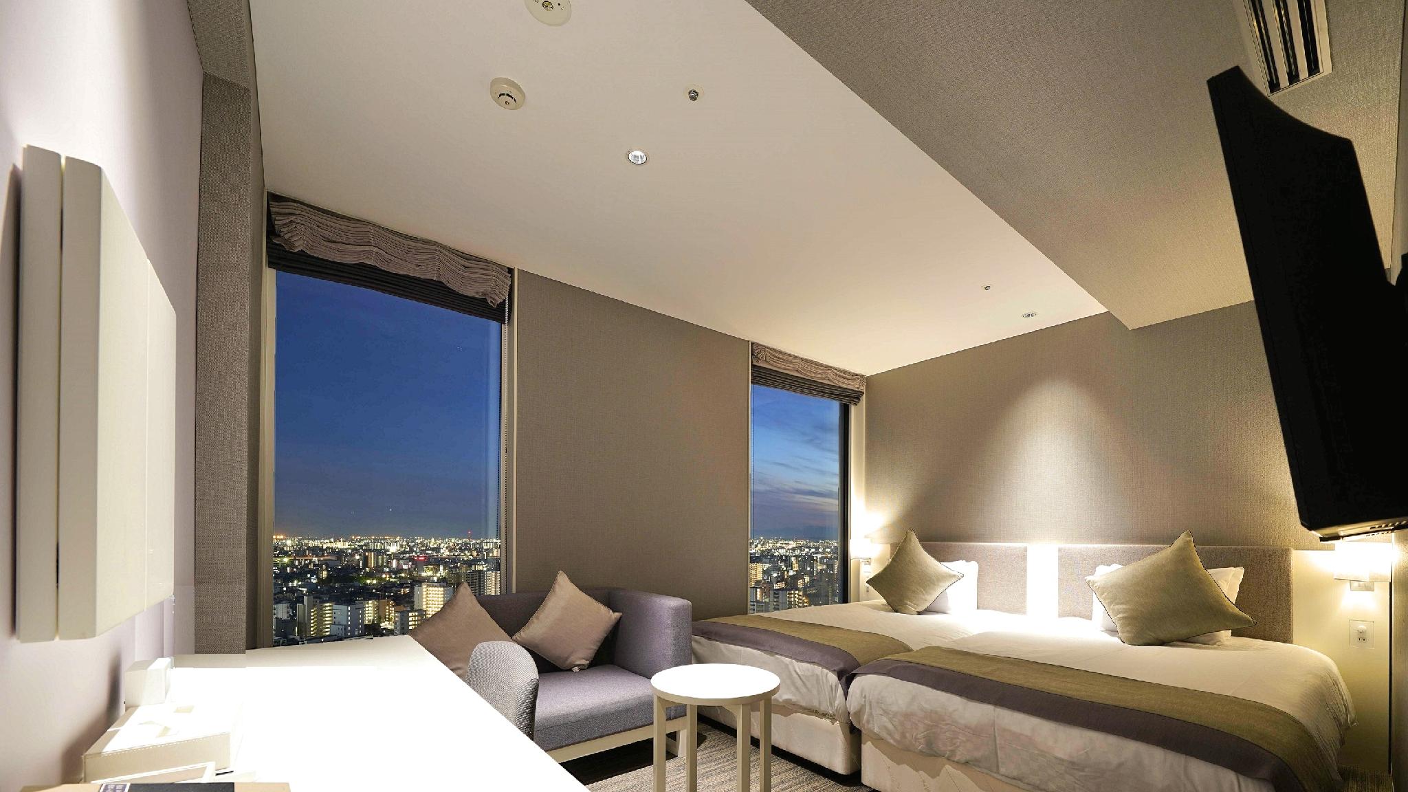 Superior, Twin Beds, Night View, High Floor