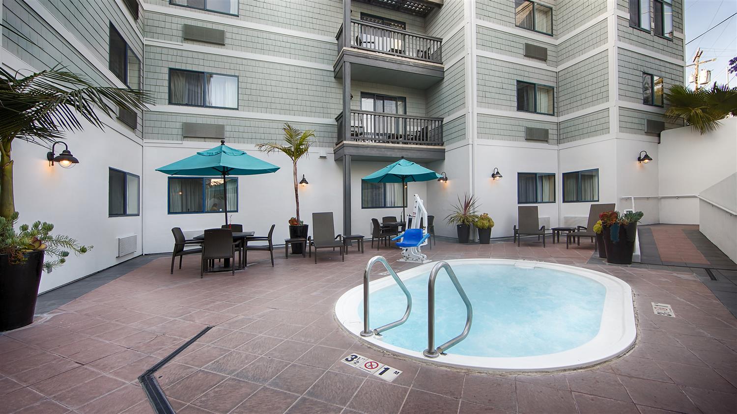 Best Western Plus All Suites Inn 47/47