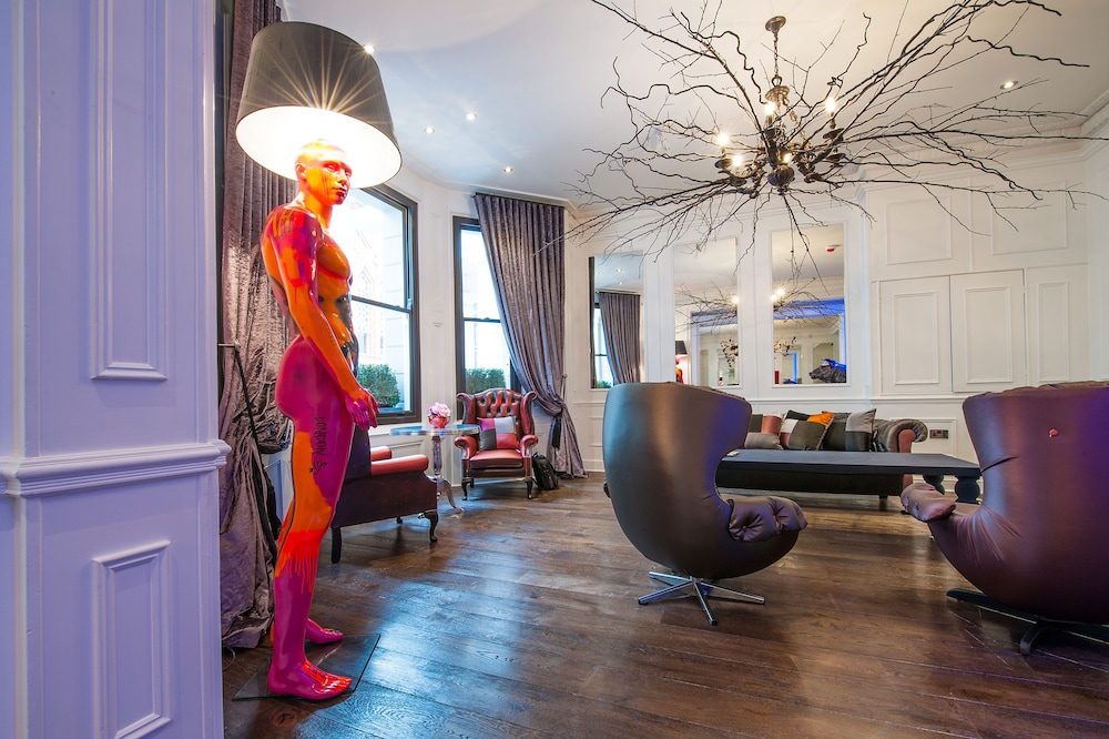 THE EXHIBITIONIST HOTEL 40/69
