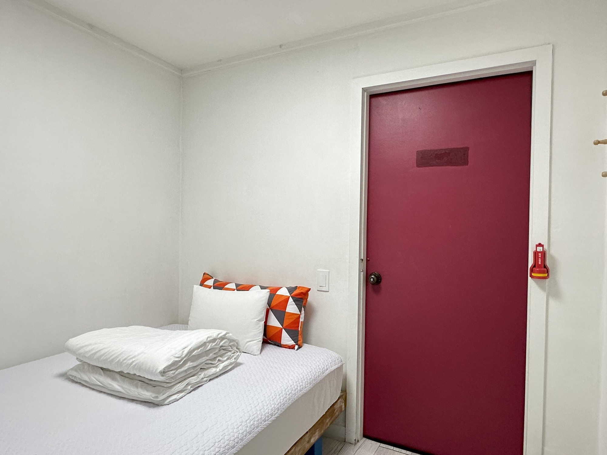1 BEDROOM, BASIC, SINGLE