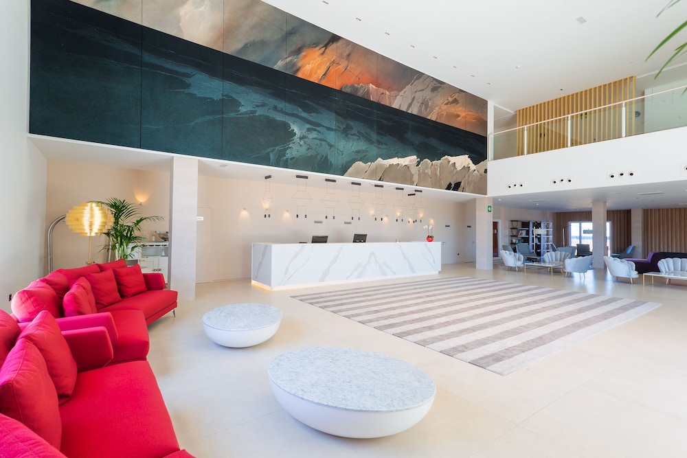 Hotel Lava Beach 8/56