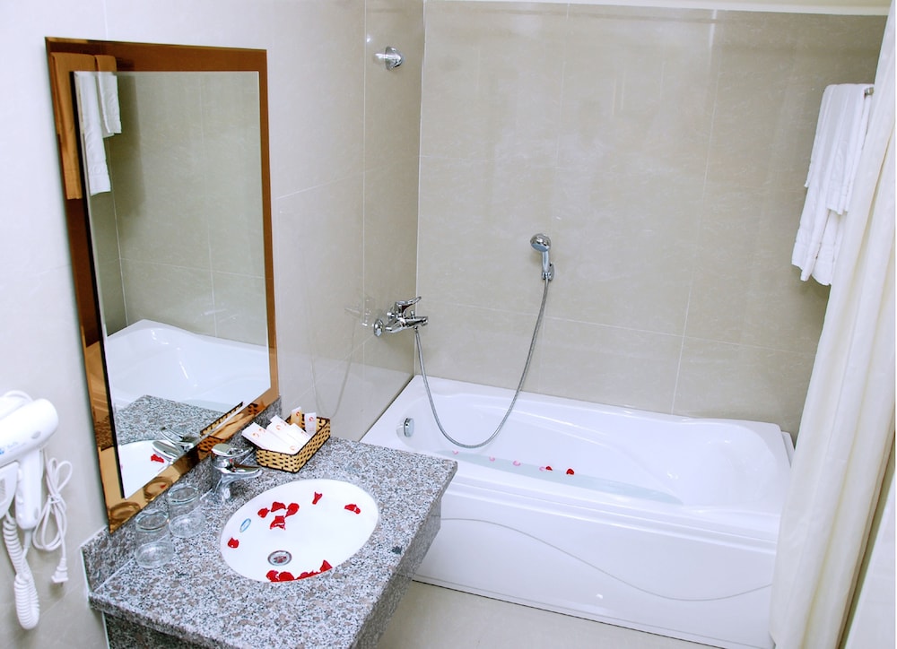 Sea Front Hotel 25/70