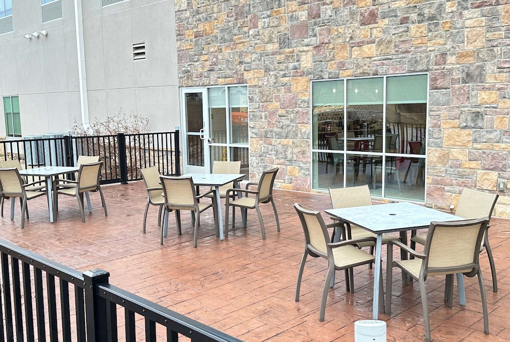 La Quinta Inn & Suites by Wyndham Jackson/Cape Girardeau 40/51