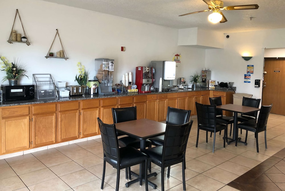 Super 8 by Wyndham Price 24/29
