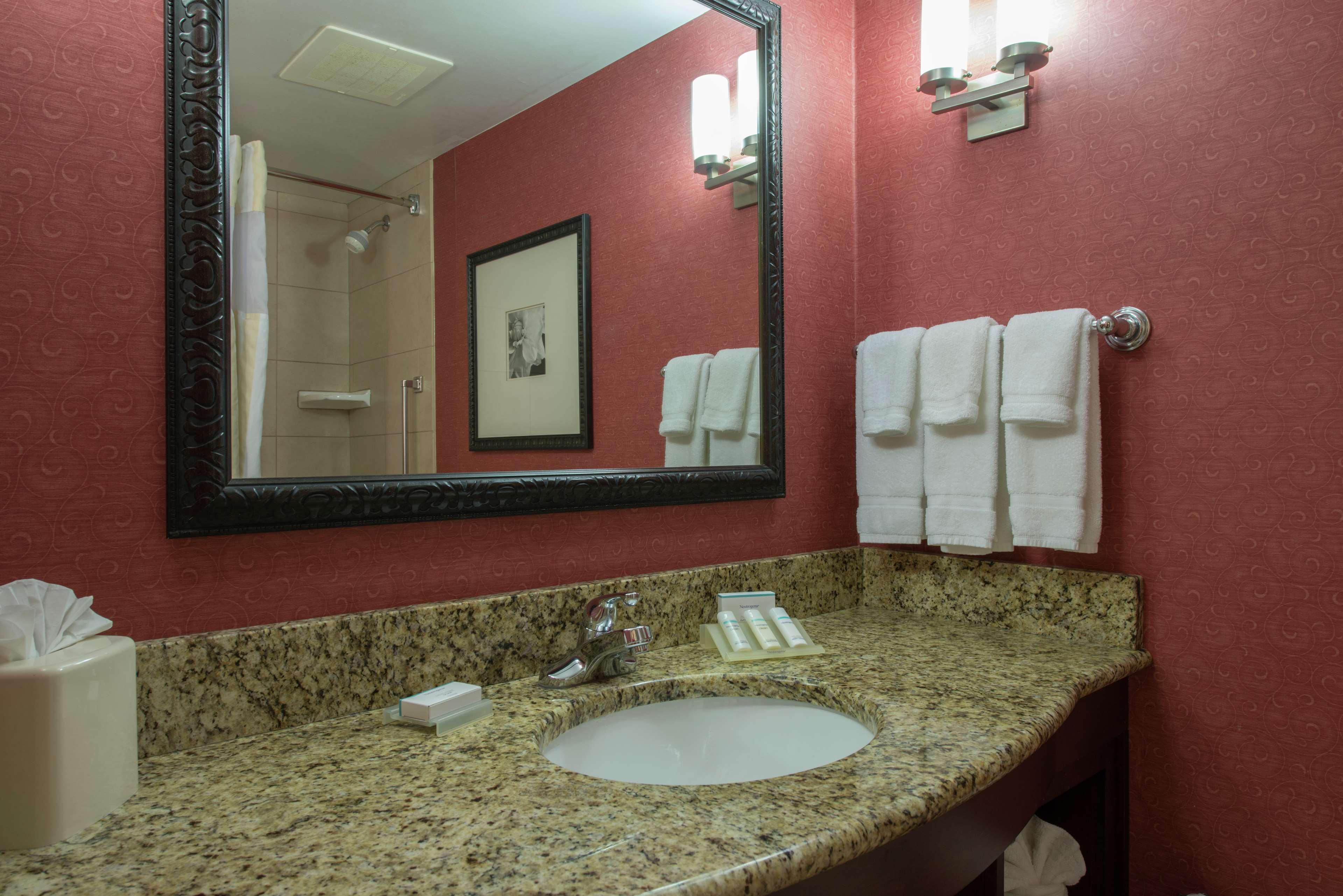 جناح جونيور بسريرين كوين لذوي الإعاقة، Hilton Garden Inn Tupelo Ms 2/3