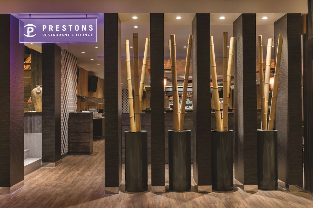 Coast Edmonton Plaza Hotel 5/41