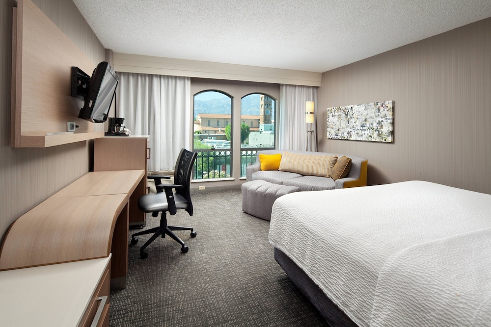 Courtyard By Marriott Old Pasadena 13/41