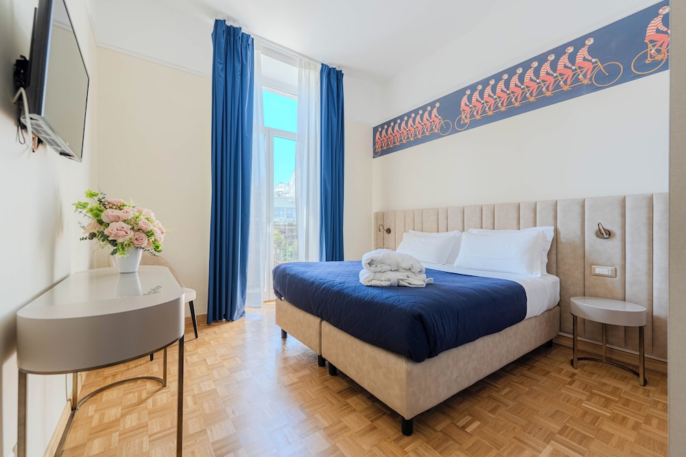 ROOM, SINGLE, DOUBLE BED, PARTIAL SEA VIEW