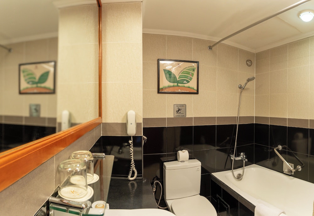 Royal Hotel Saigon 58/70
