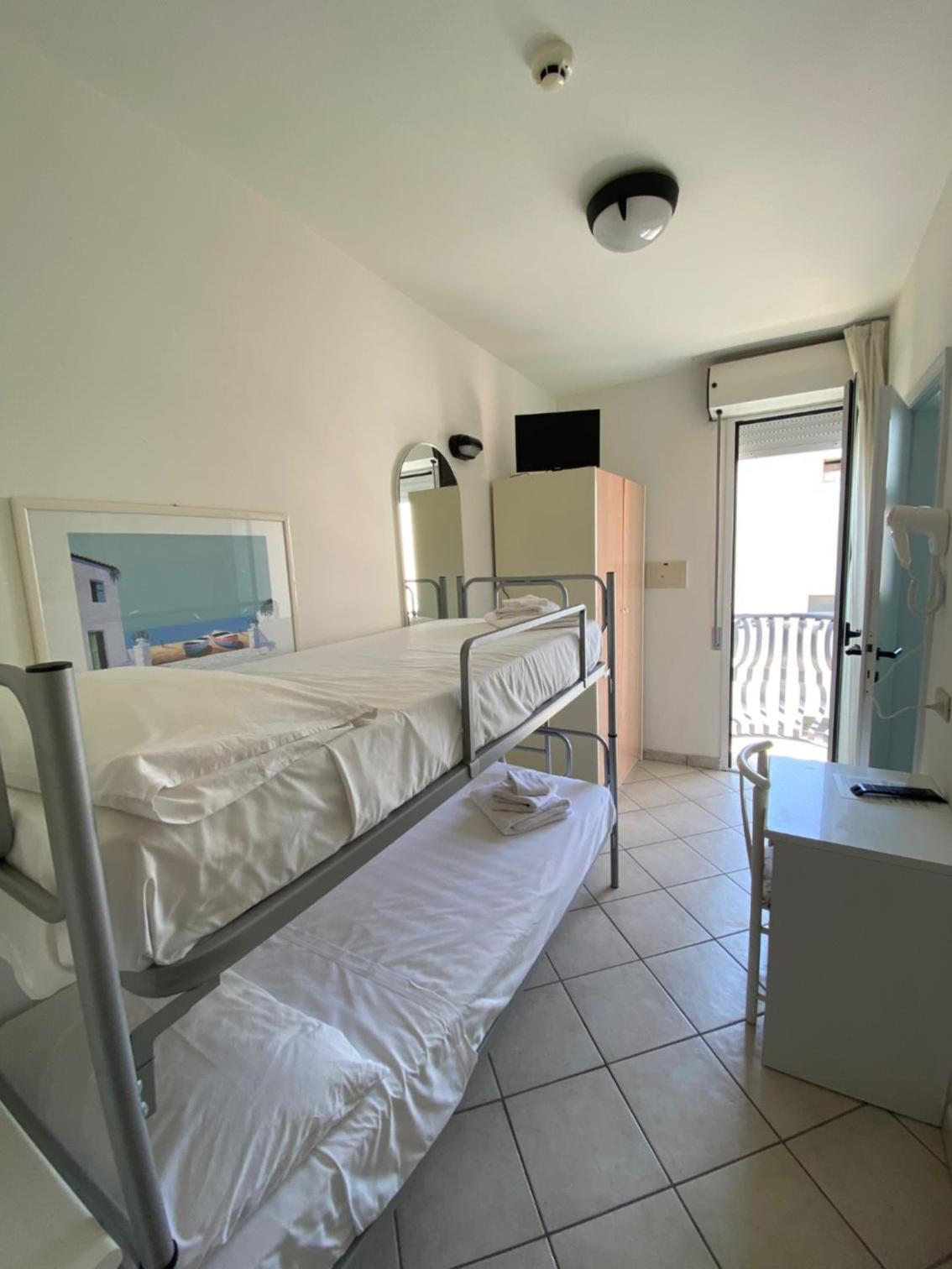 Christian Hotel 29/50
