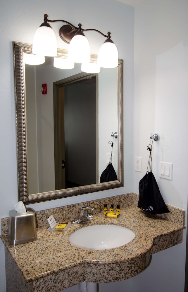 Best Western Plus First Coast Inn & Suites 42/53