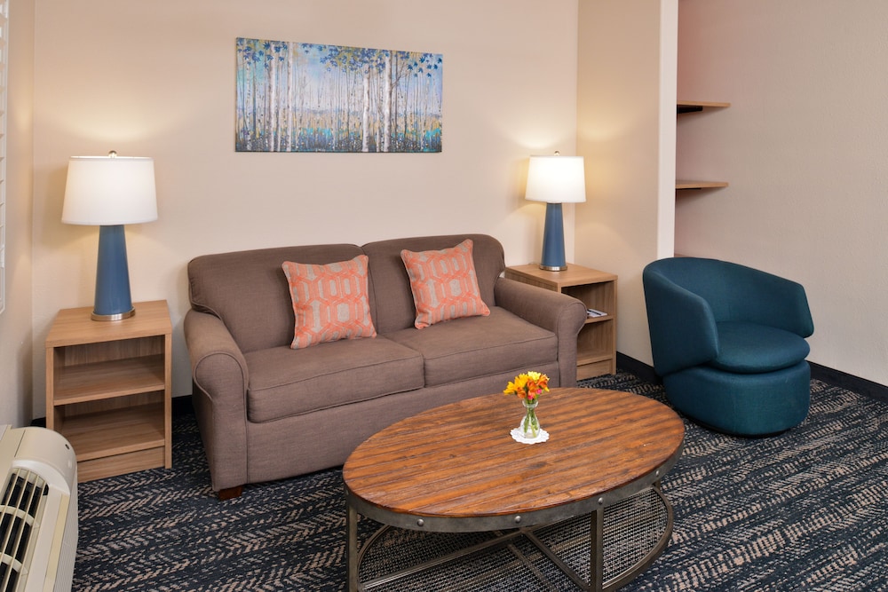 La Fuente Inn Suites 49/65