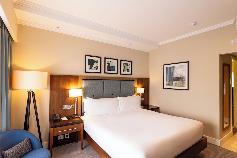 غرفة ديلوكس بسرير كوين، DoubleTree by Hilton London Victoria 3/9