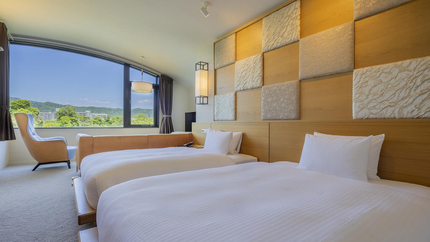 Deluxe, Twin Beds, Riverside, Bathtub