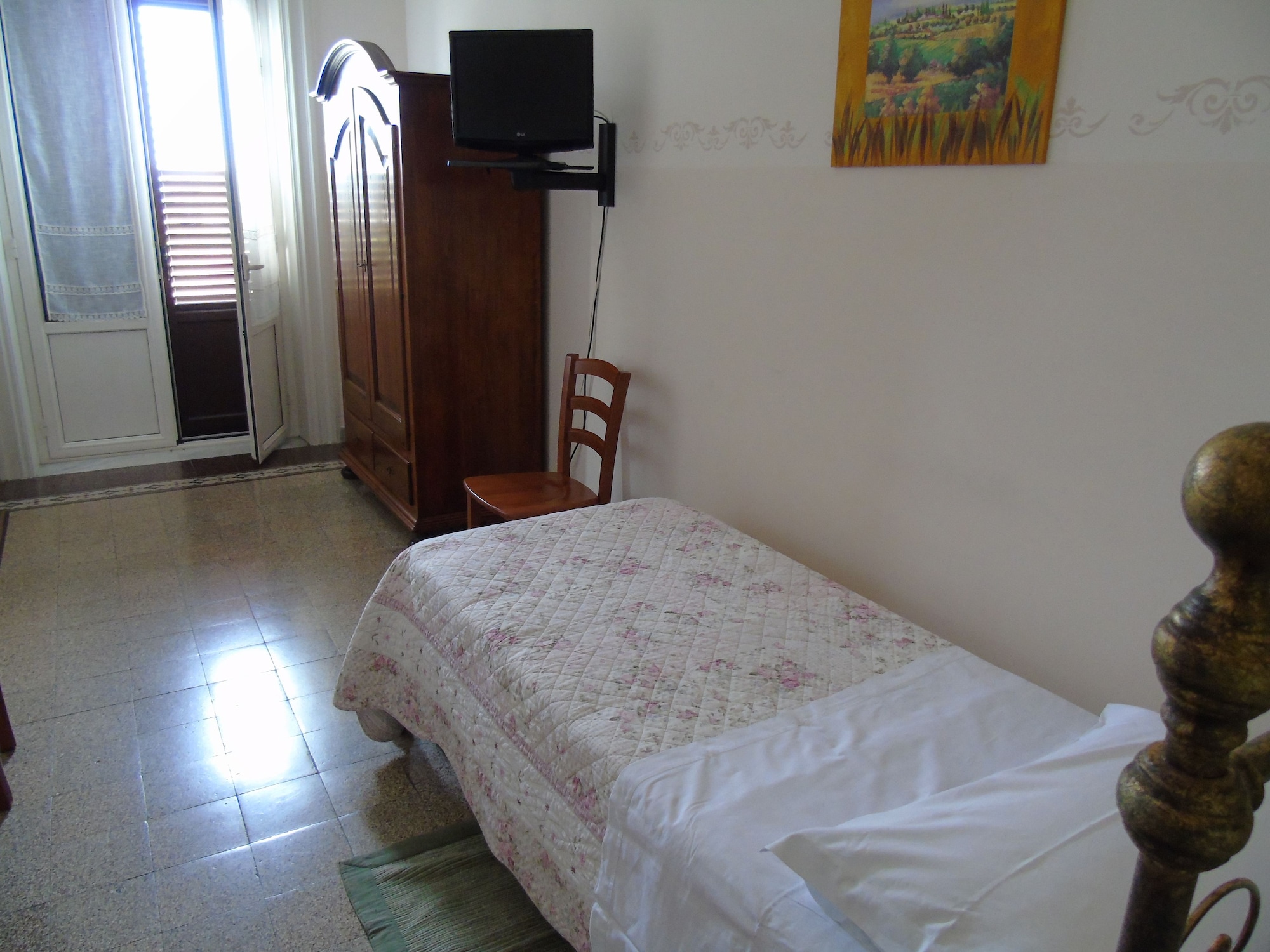 ROOM, SINGLE, DOUBLE BED