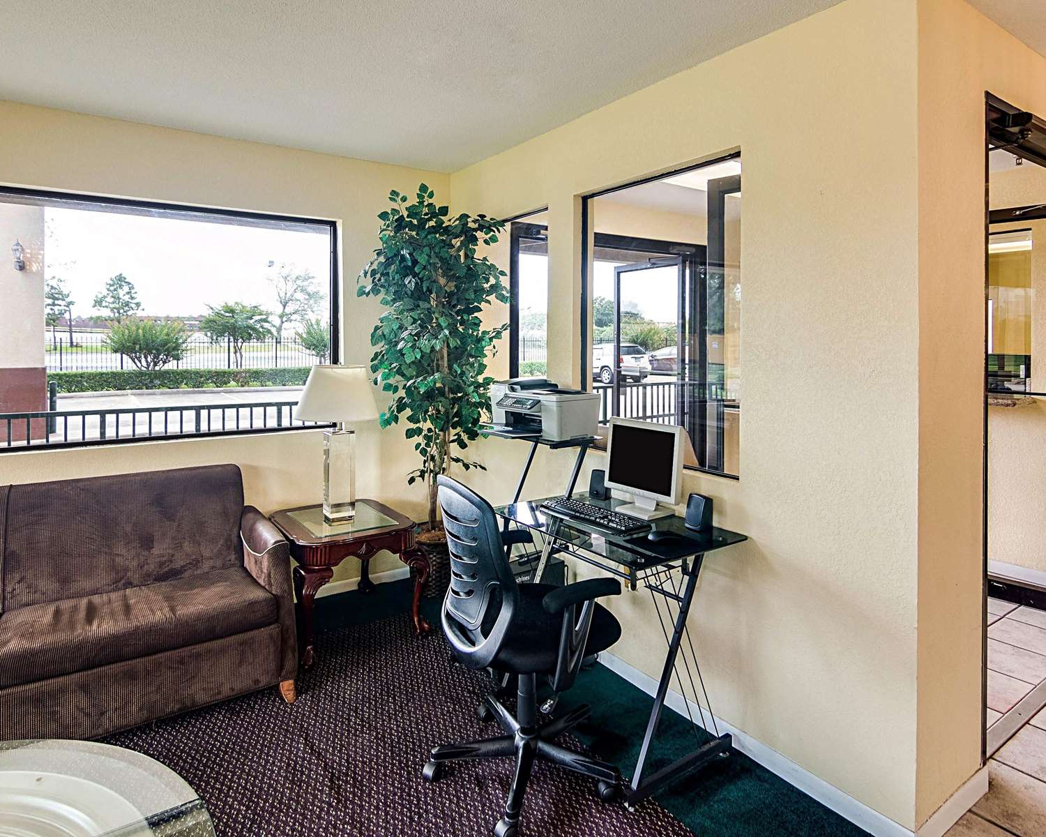 Rodeway Inn & Suites Hwy 290 NW 10/14