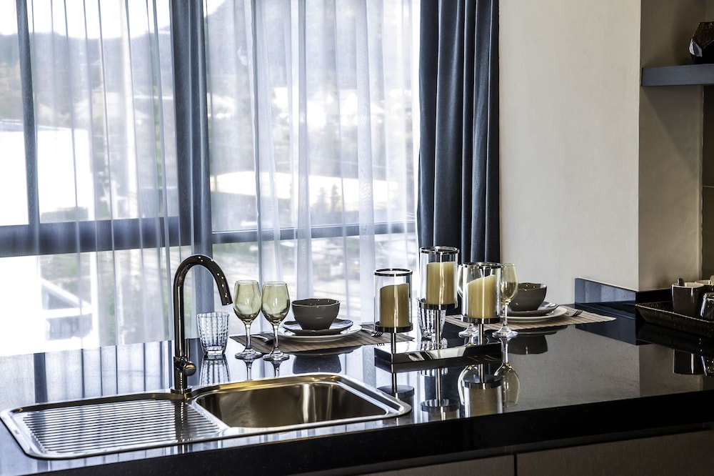 Triple Z Hotel 49/56