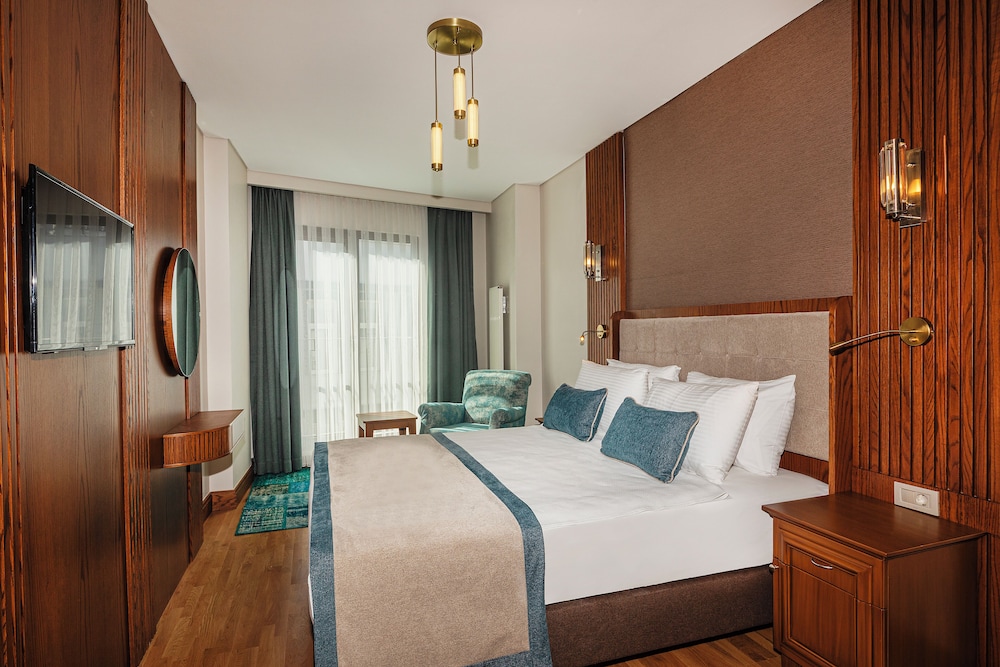 Triton Hotel 30/60