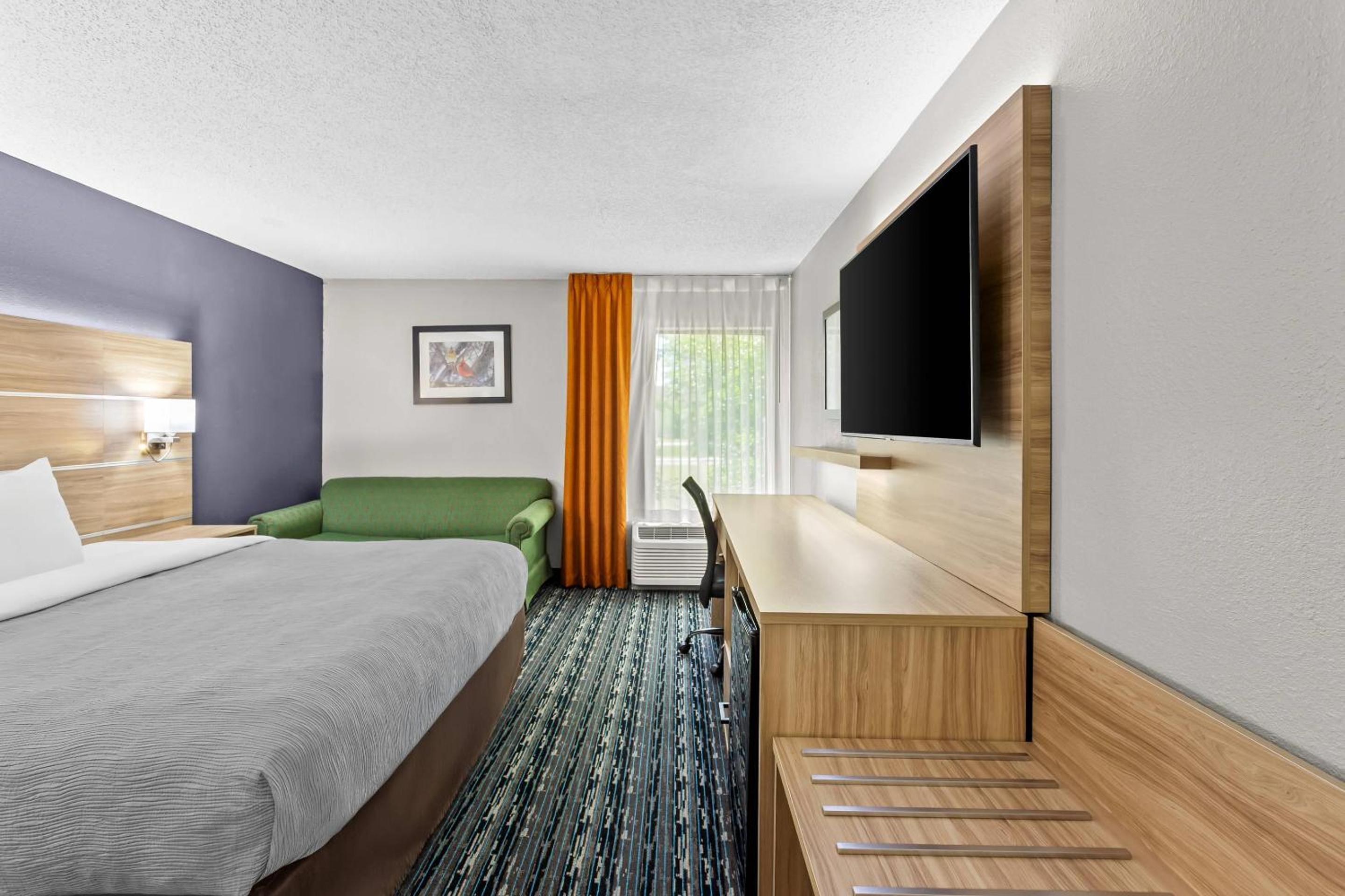 Room, King Bed, Hot Tub