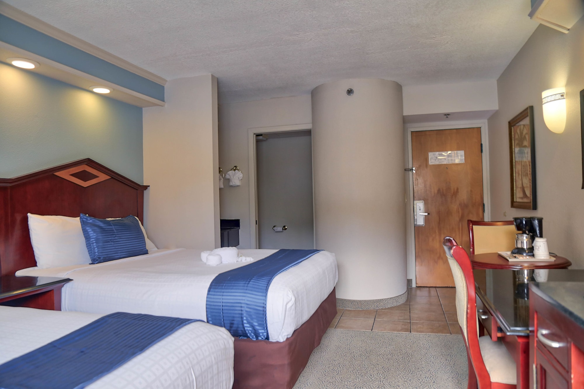 STANDARD, 2 QUEEN BEDS