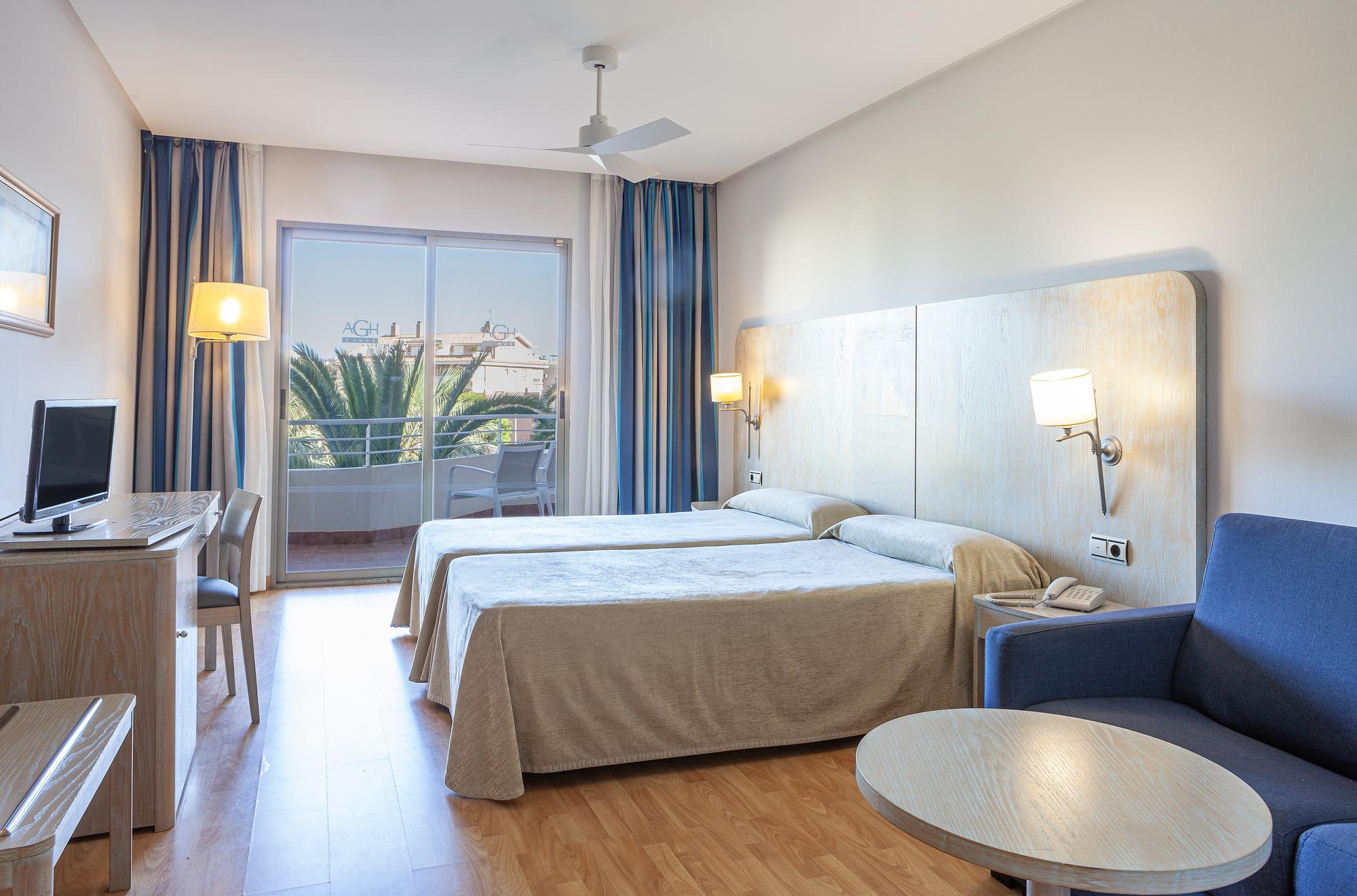 Room, Double Bed, Street View, Balcony or Terrace