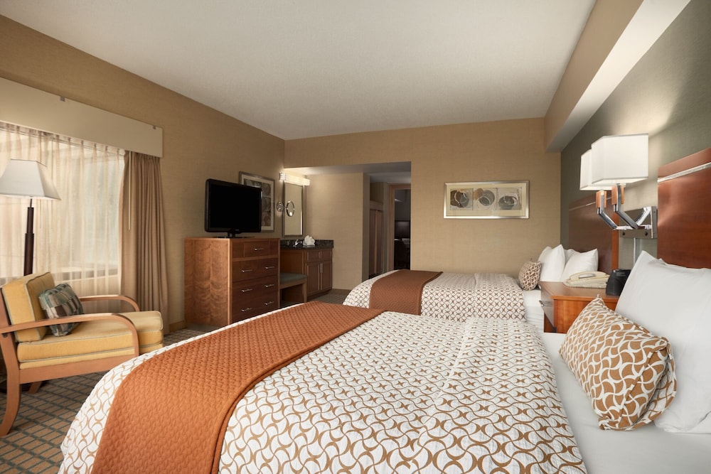 Embassy Suites by Hilton Chicago O'Hare Rosemont 20/64