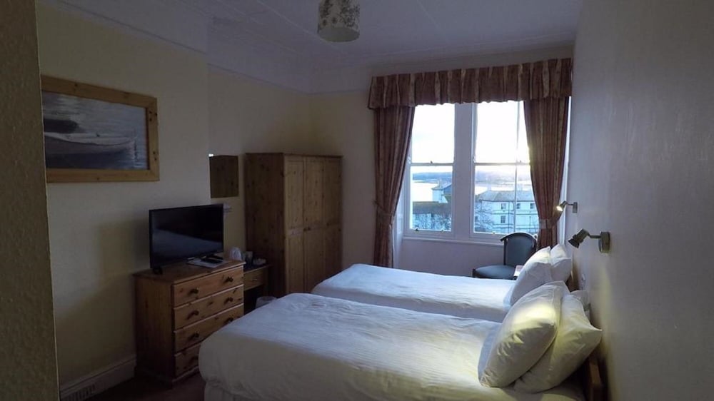 THE MANOR HOTEL 30/71