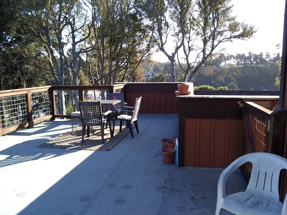 Noyo Harbor Inn Restaurant and Tavern 31/50