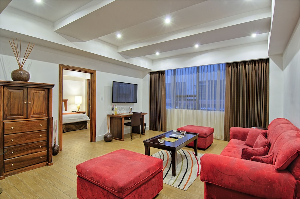 Balmoral Hotel 43/74