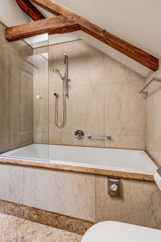 Hostel Santini Prague 46/50