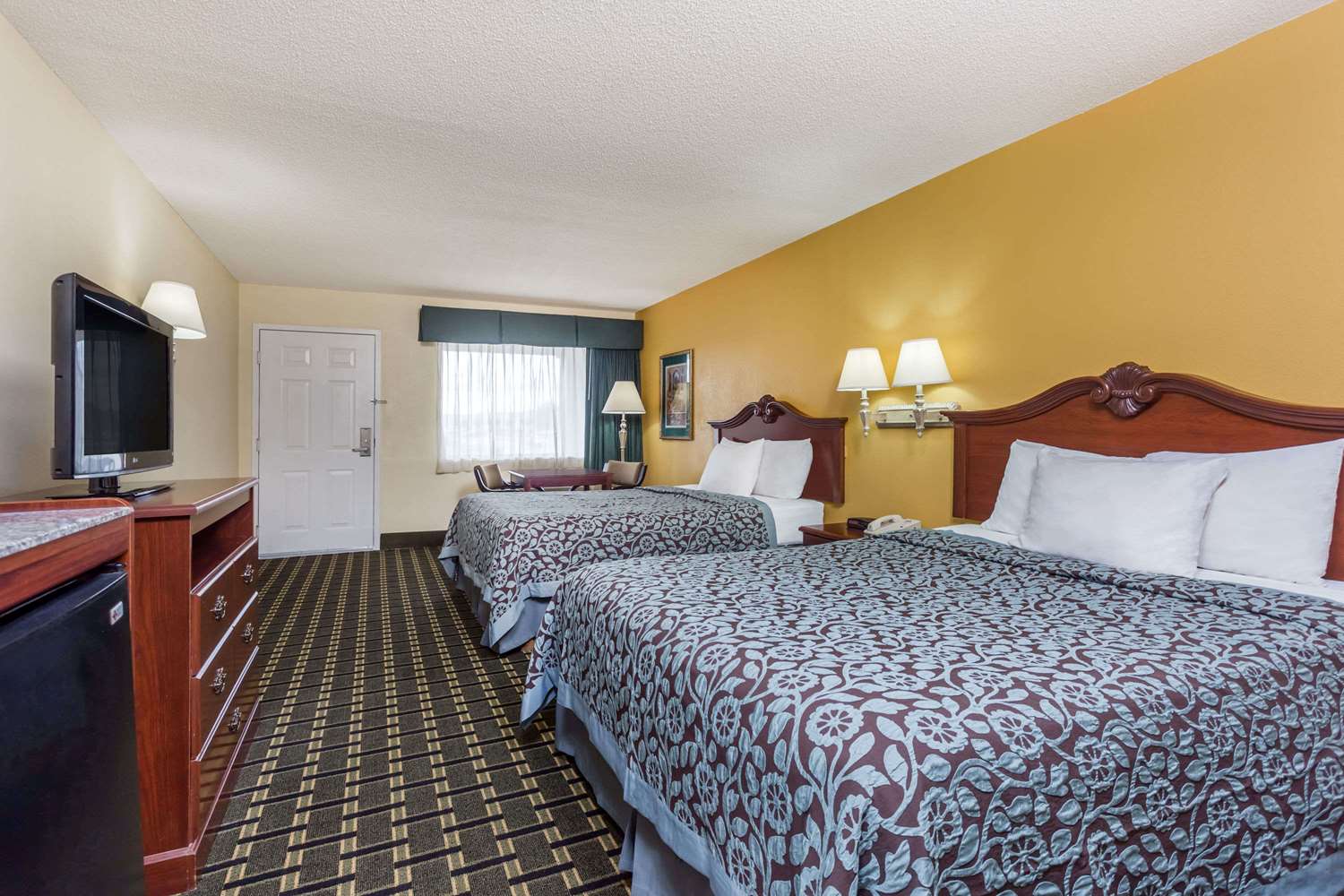 Days Inn & Suites by Wyndham Warner Robins Near Robins AFB 5/14