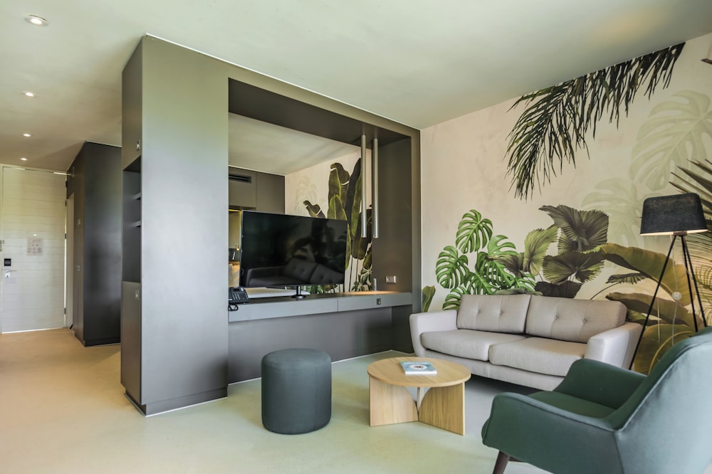 Papagayo Beach Hotel 53/76