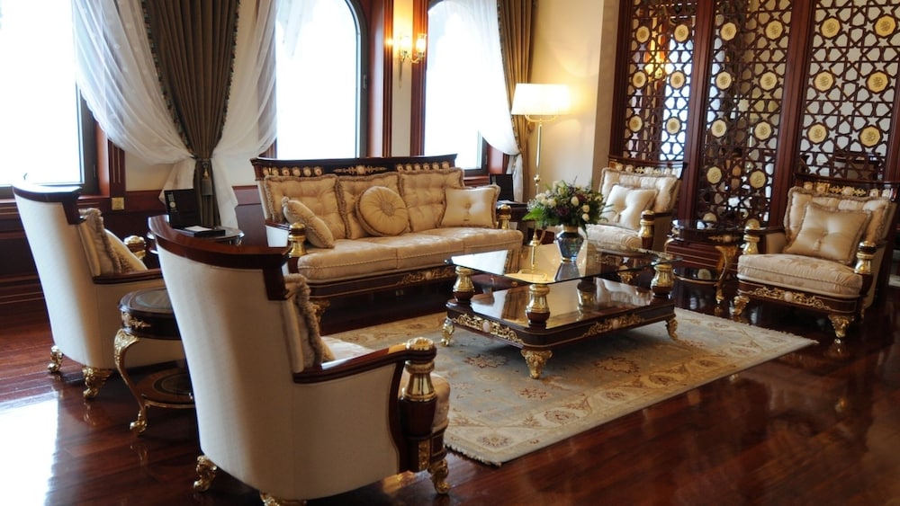 MEYRA PALACE 42/69