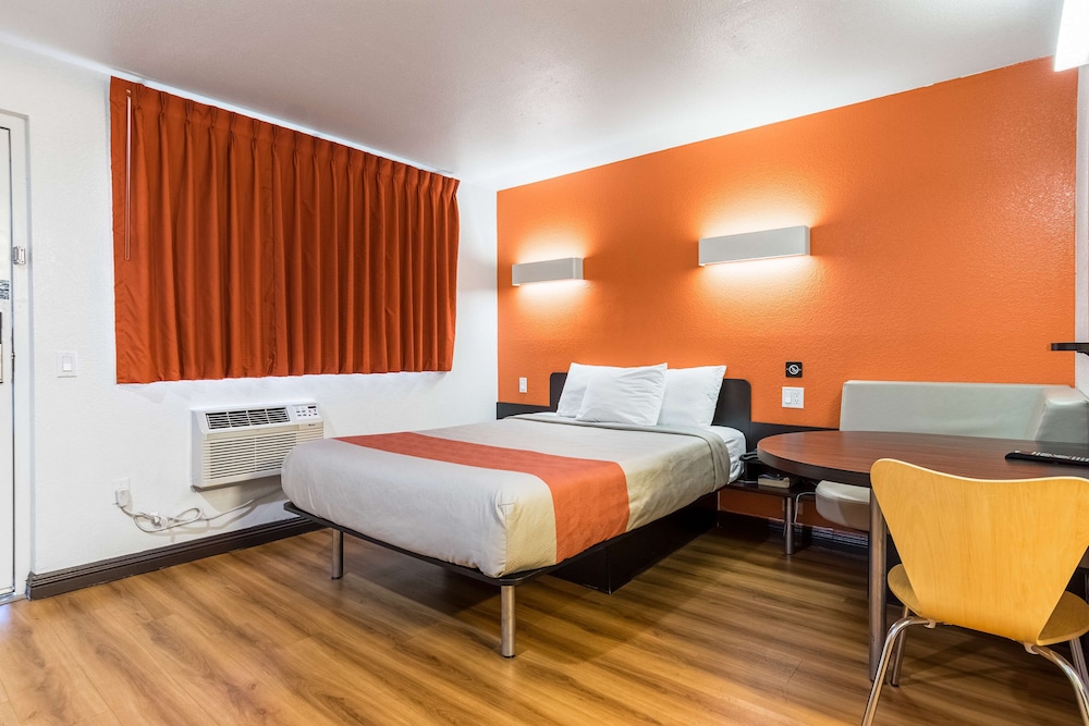 Motel6 Riverside, CA - UCR East 11/57