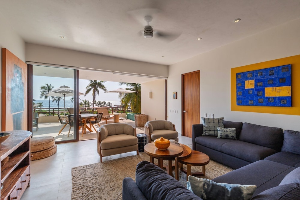 Marea Beachfront Villas 31/50