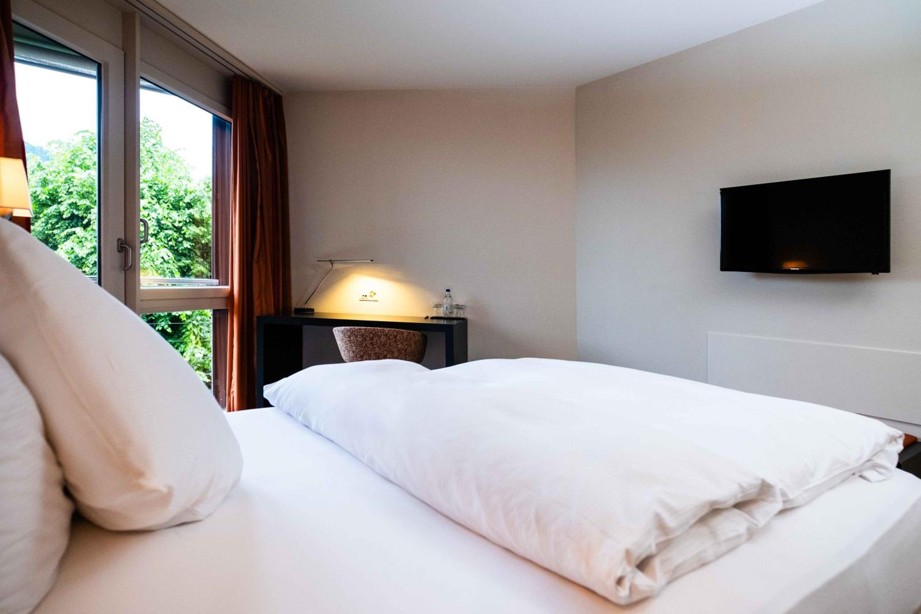 غرفة بسرير كينج، Hotel Seepark Thun 4/10