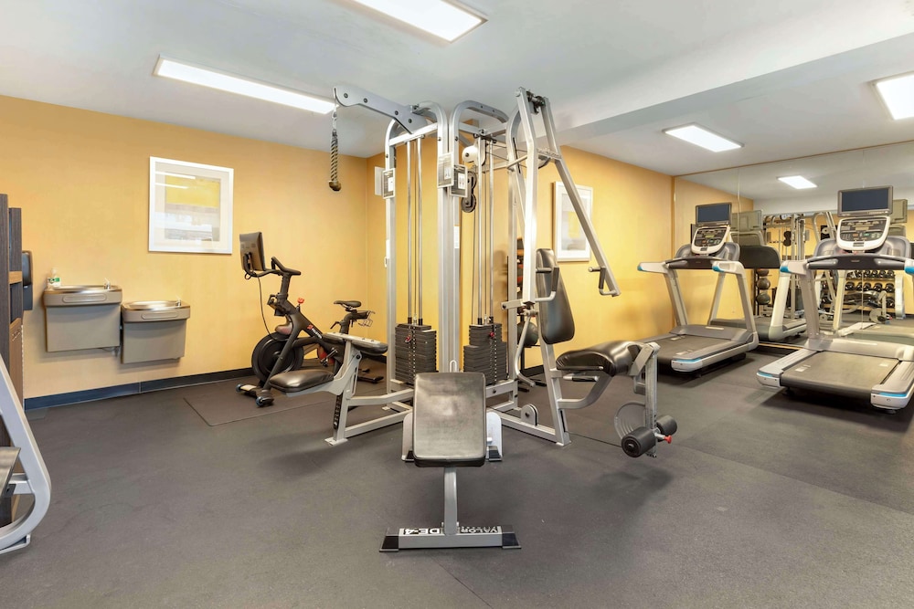 Best Western Plus Rancho Cordova Inn 39/63