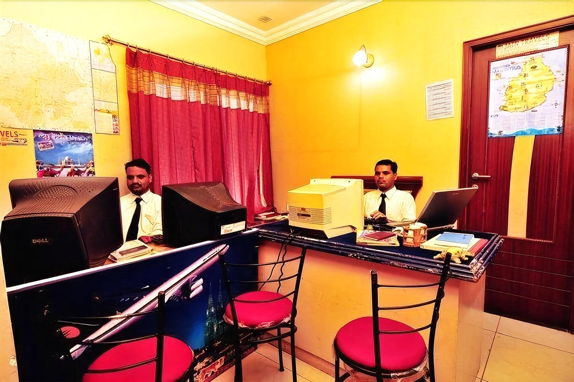 HOTEL RATNAWALI 21/25