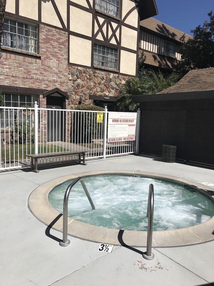 Anaheim Majestic Garden Hotel 32/73