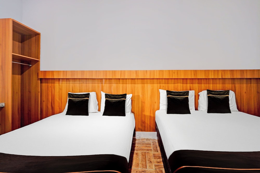 OYO 3283 Bwalk Hotel 24/40
